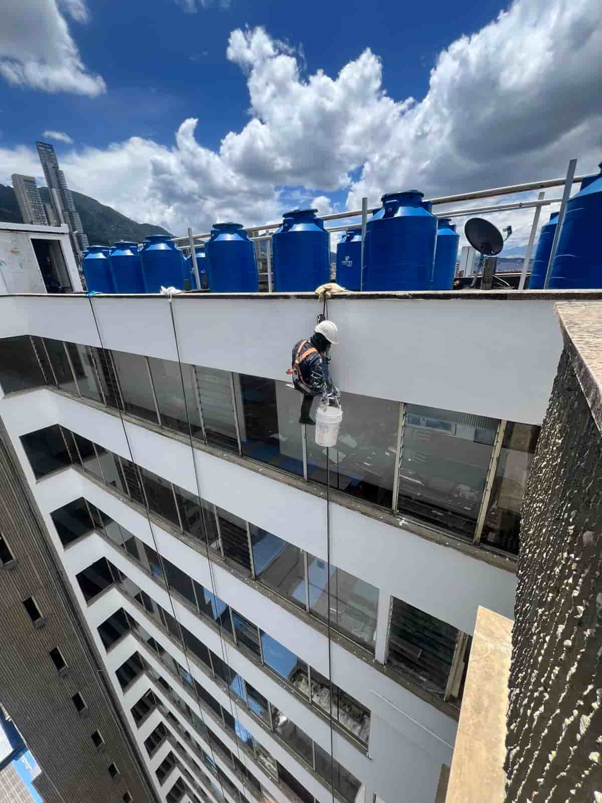 Limpieza de ventanas en altura
